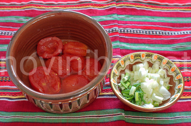 Разядка с лук и домати - направа