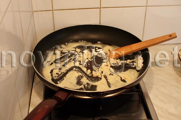Рецепта за закуска с яйца - правене на сос Бешамел
