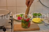 Пържени чушки върхари - притискане с кълцалник